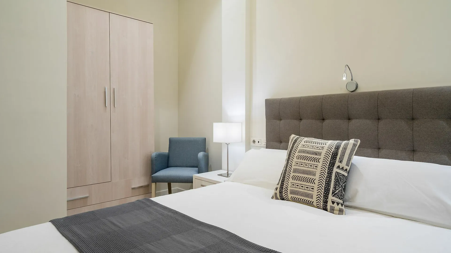 Apartamentos Velazquez Malaga Spain